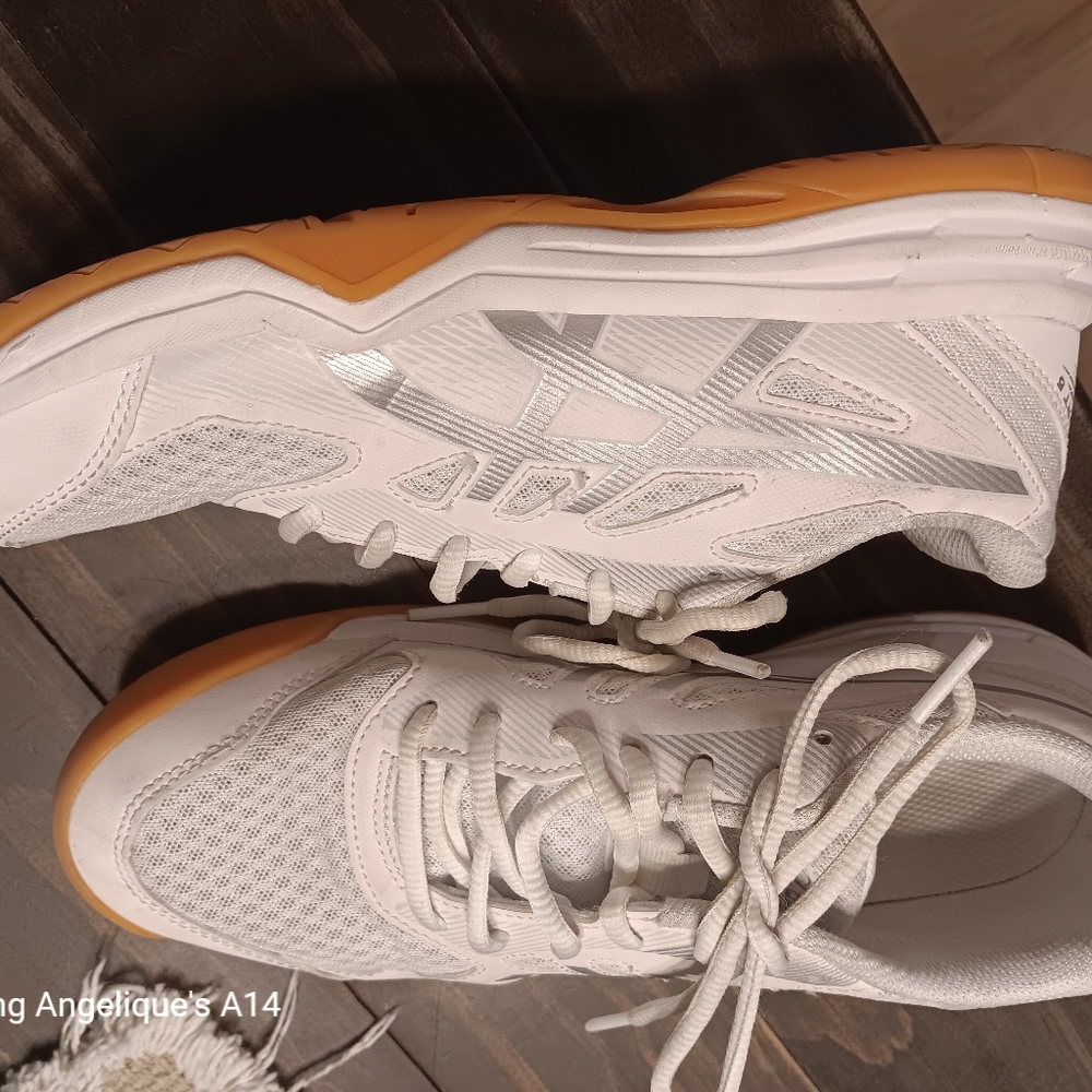 ASICS Women's Upcourt 6 Volleyball Shoes, size US 8.